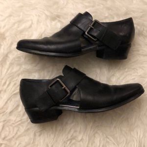 Tahari black leather shoes
